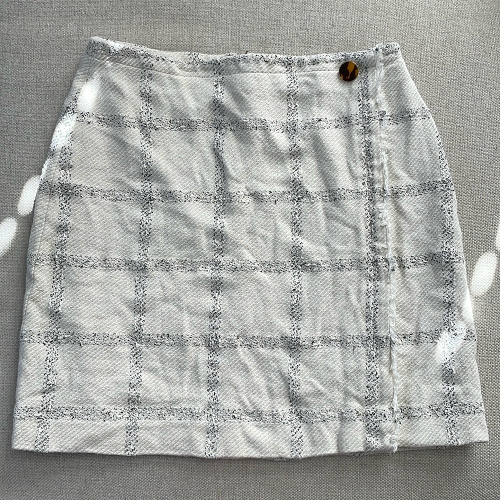 Ann Taylor tweed skirt with button detail